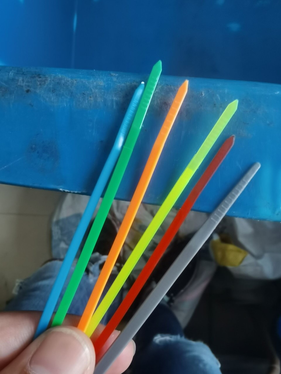 Nylon Cable Ties 4.8mm x 200mm - 3 Colour Options - pack of 100 ties