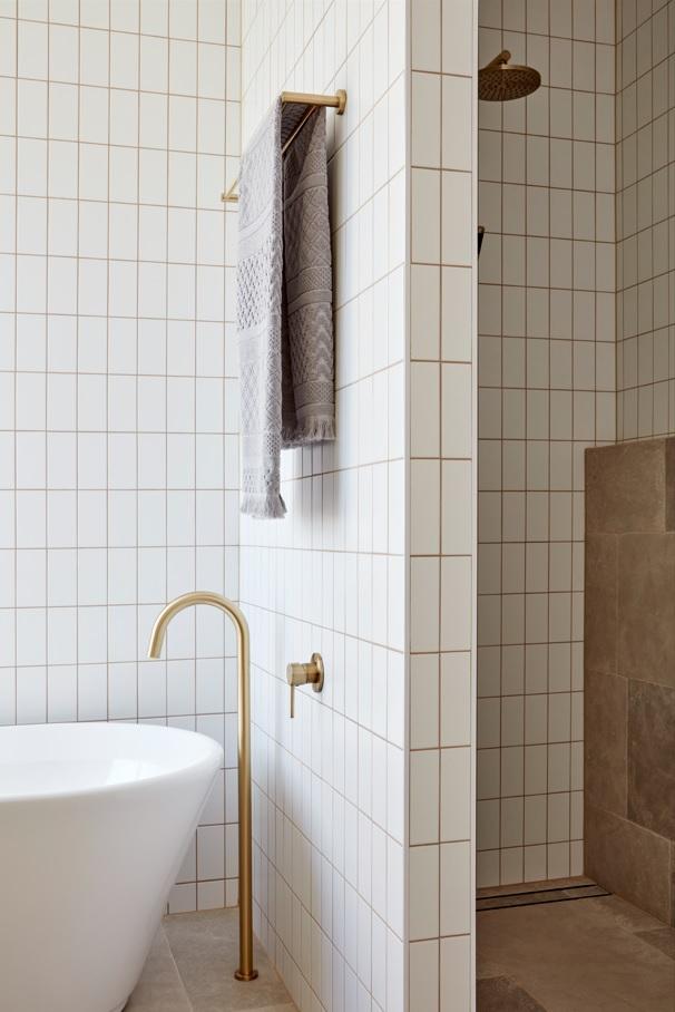 Meir Round Double Towel Rail 900mm - Various Colour Finishes