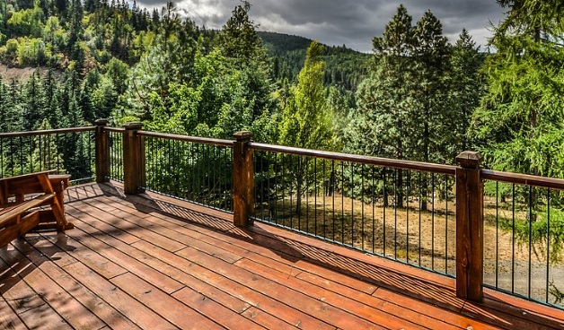 Composite Decking vs. Wood: Definition and Differences